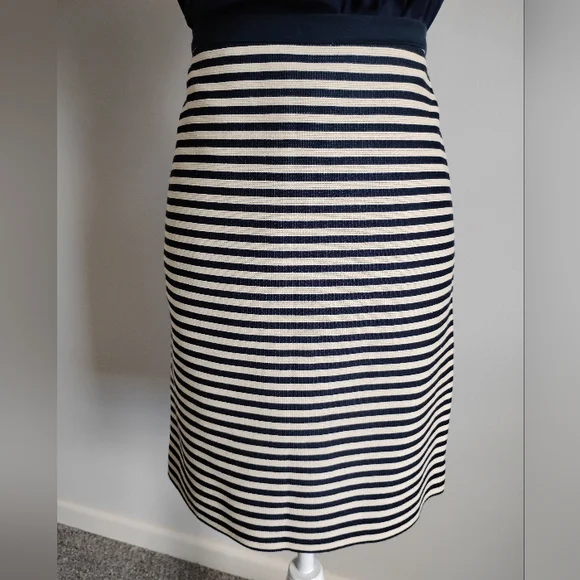 LOFT Cotton Blend Woven Navy Blue Cream/Tan Striped Pencil Skirt Classic Size 10 - Picture 4 of 16